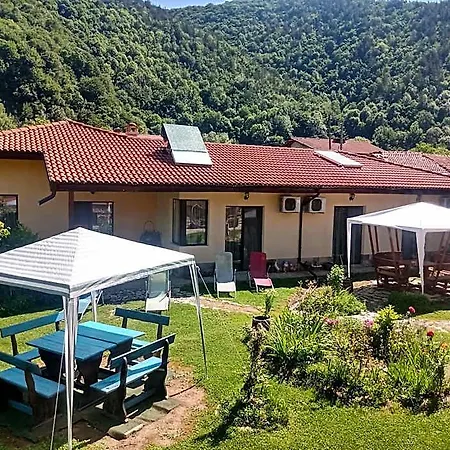 кръчмъ при байката Πανδοχείο *